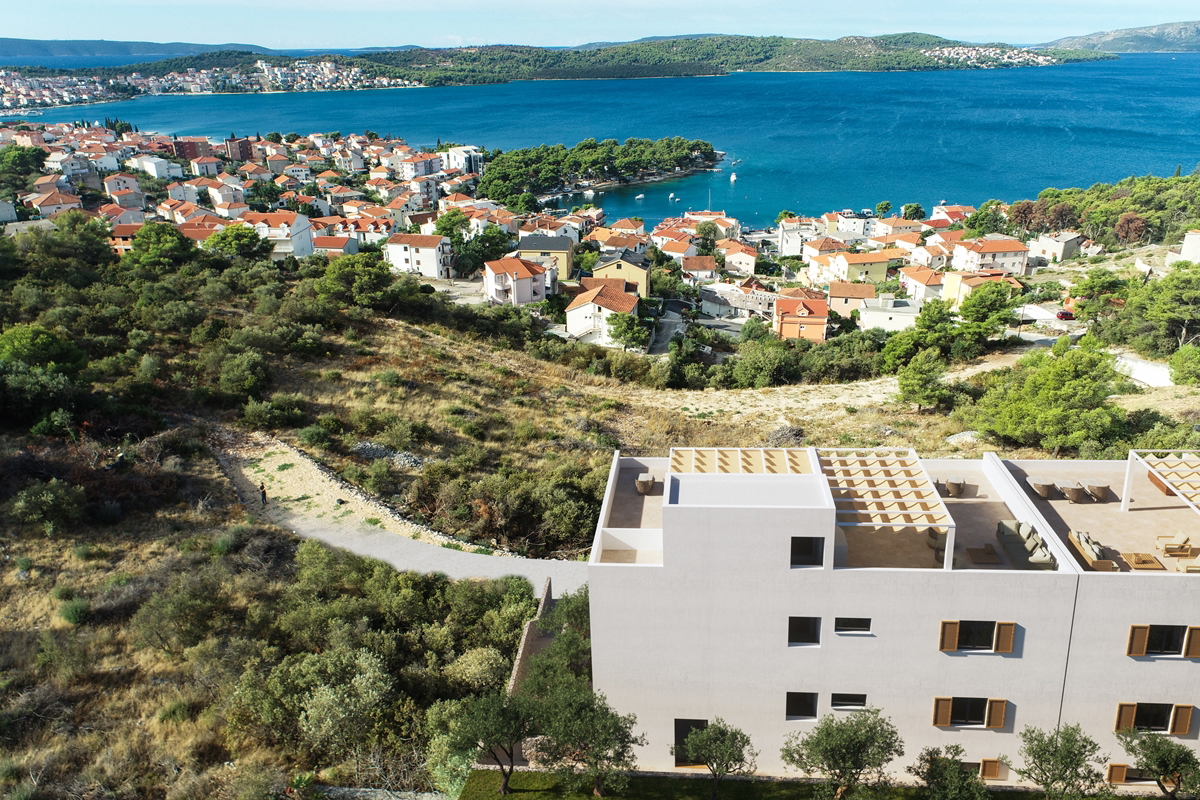 Attico con due camere da letto con vista mare e terrazza sul tetto a Čiovo, zona Salduna vicino al campeggio Rožac - 72 m2 + 85 m2 terrazza sul tetto